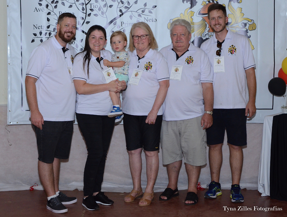 encontro-familia-festa-familiares-irmaos-tios-sobrinhos-revelação-fotos-na-hora