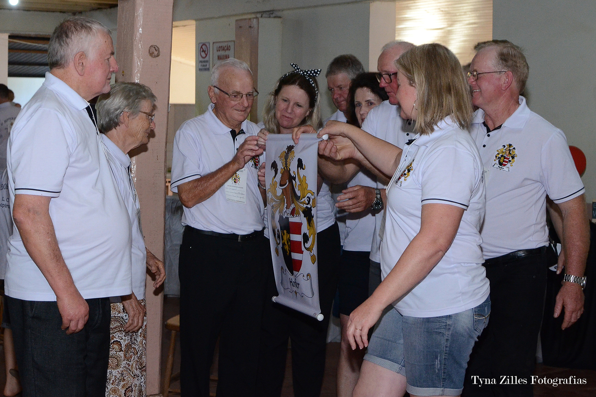 encontro-familia-festa-familiares-irmaos-tios-sobrinhos-revelação-fotos-na-hora
