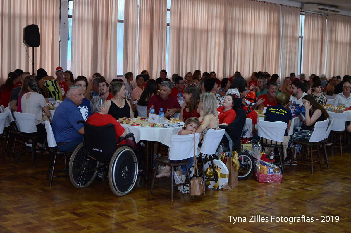 natal-apae-itapiranga-fotos-serviço-social-caridade-alunos-especiais-tyna-zilles-fotografias-foógrafa