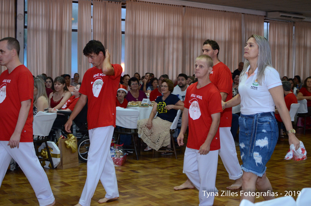 natal-apae-itapiranga-fotos-serviço-social-caridade-alunos-especiais-tyna-zilles-fotografias-foógrafa