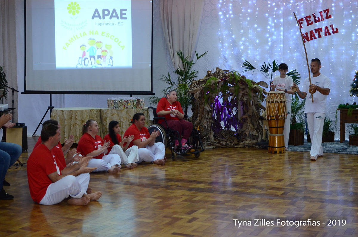 natal-apae-itapiranga-fotos-serviço-social-caridade-alunos-especiais-tyna-zilles-fotografias-foógrafa