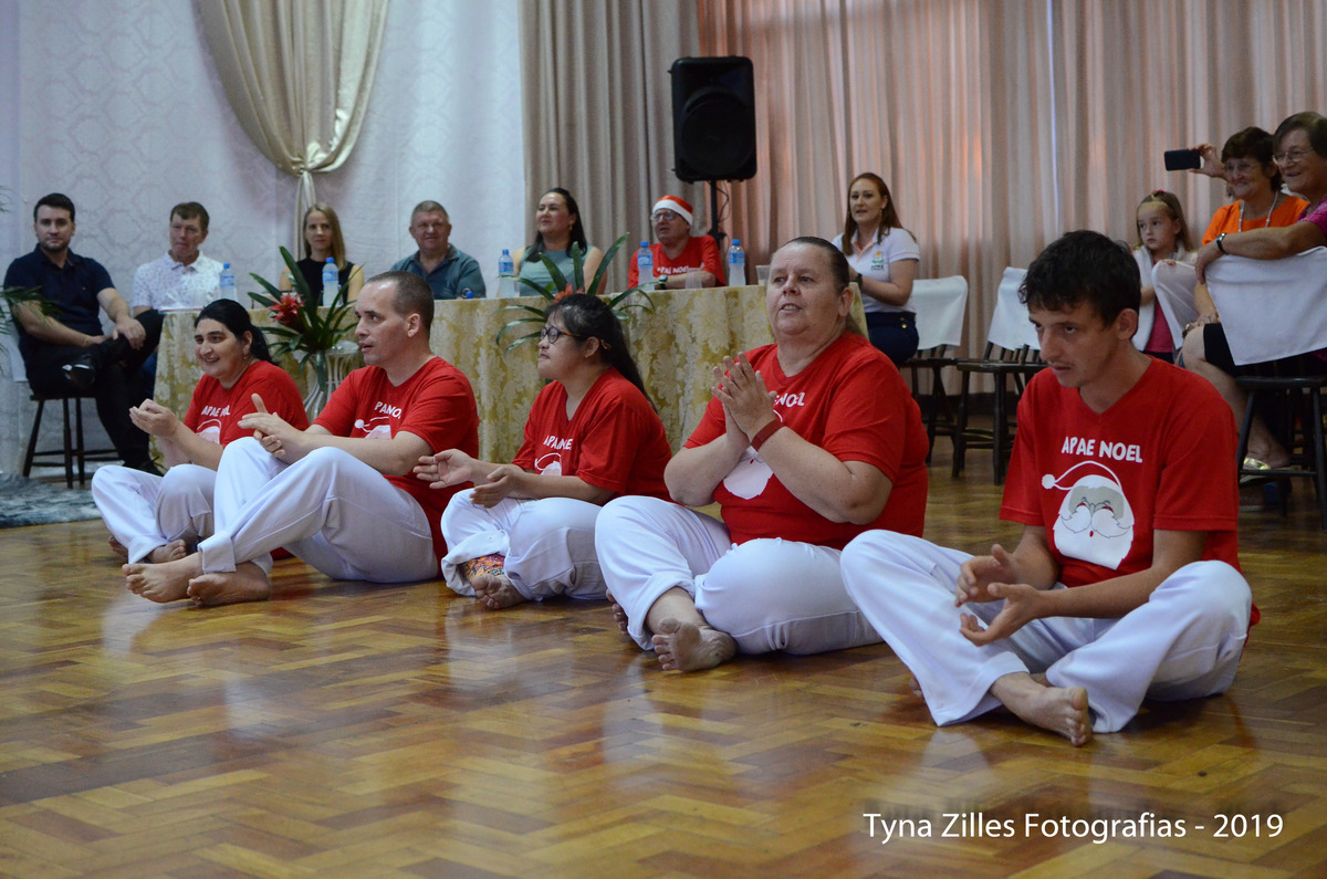 natal-apae-itapiranga-fotos-serviço-social-caridade-alunos-especiais-tyna-zilles-fotografias-foógrafa