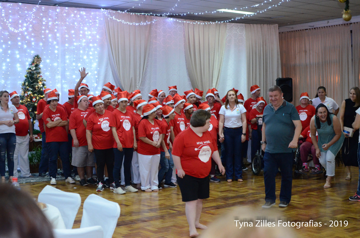 natal-apae-itapiranga-fotos-serviço-social-caridade-alunos-especiais-tyna-zilles-fotografias-foógrafa