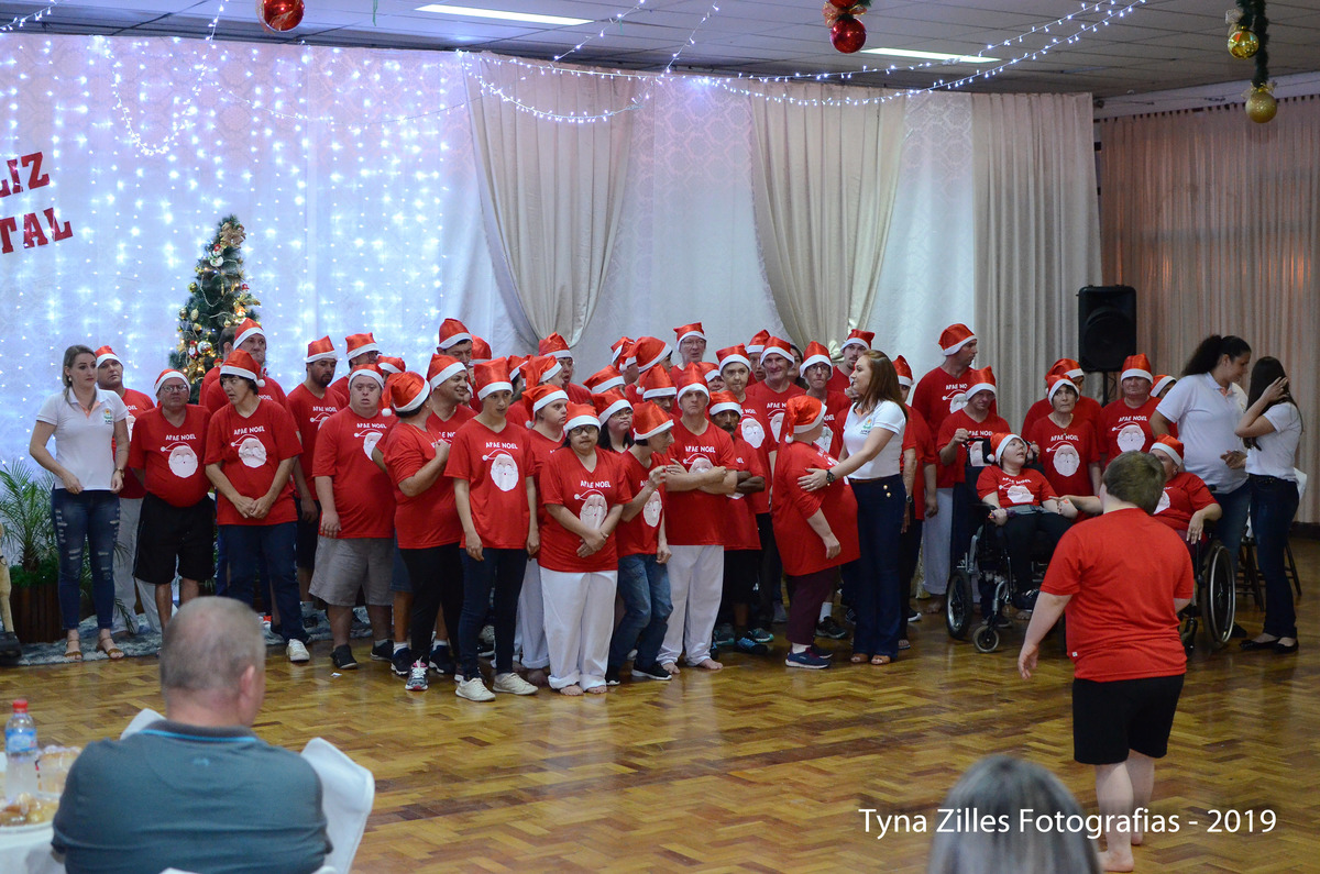 natal-apae-itapiranga-fotos-serviço-social-caridade-alunos-especiais-tyna-zilles-fotografias-foógrafa
