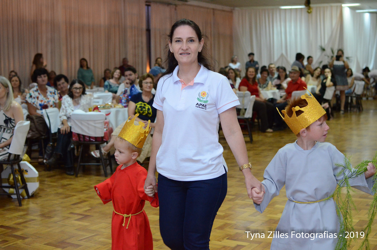 natal-apae-itapiranga-fotos-serviço-social-caridade-alunos-especiais-tyna-zilles-fotografias-foógrafa