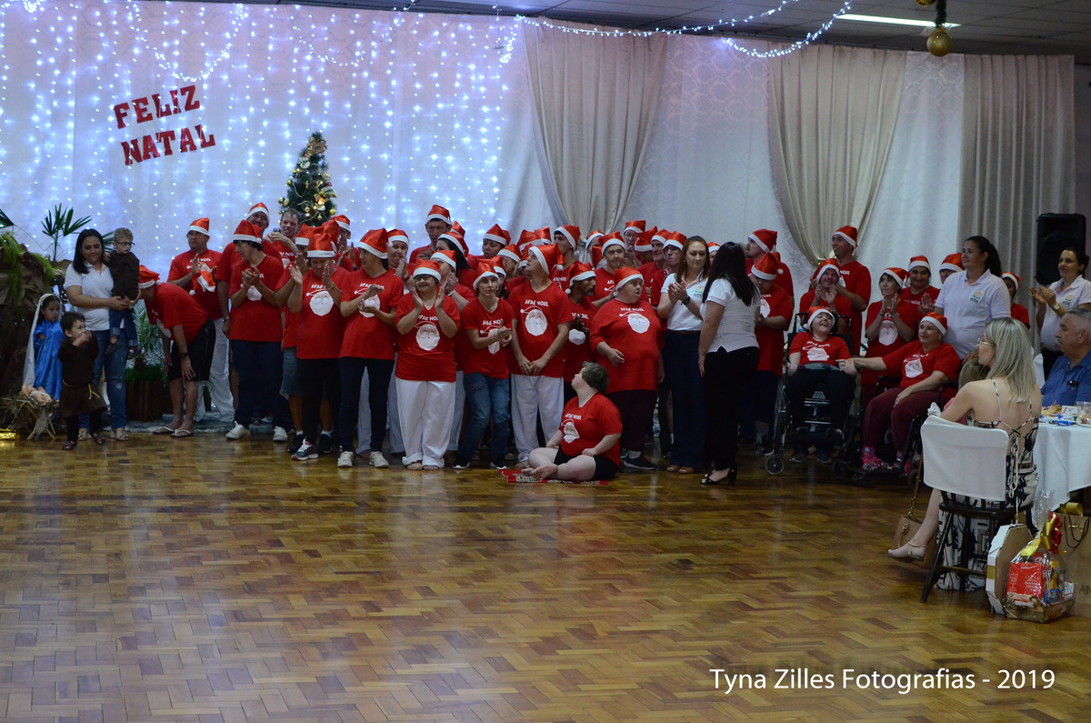 natal-apae-itapiranga-fotos-serviço-social-caridade-alunos-especiais-tyna-zilles-fotografias-foógrafa