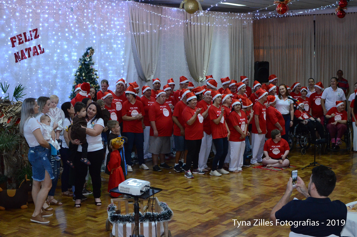 natal-apae-itapiranga-fotos-serviço-social-caridade-alunos-especiais-tyna-zilles-fotografias-foógrafa