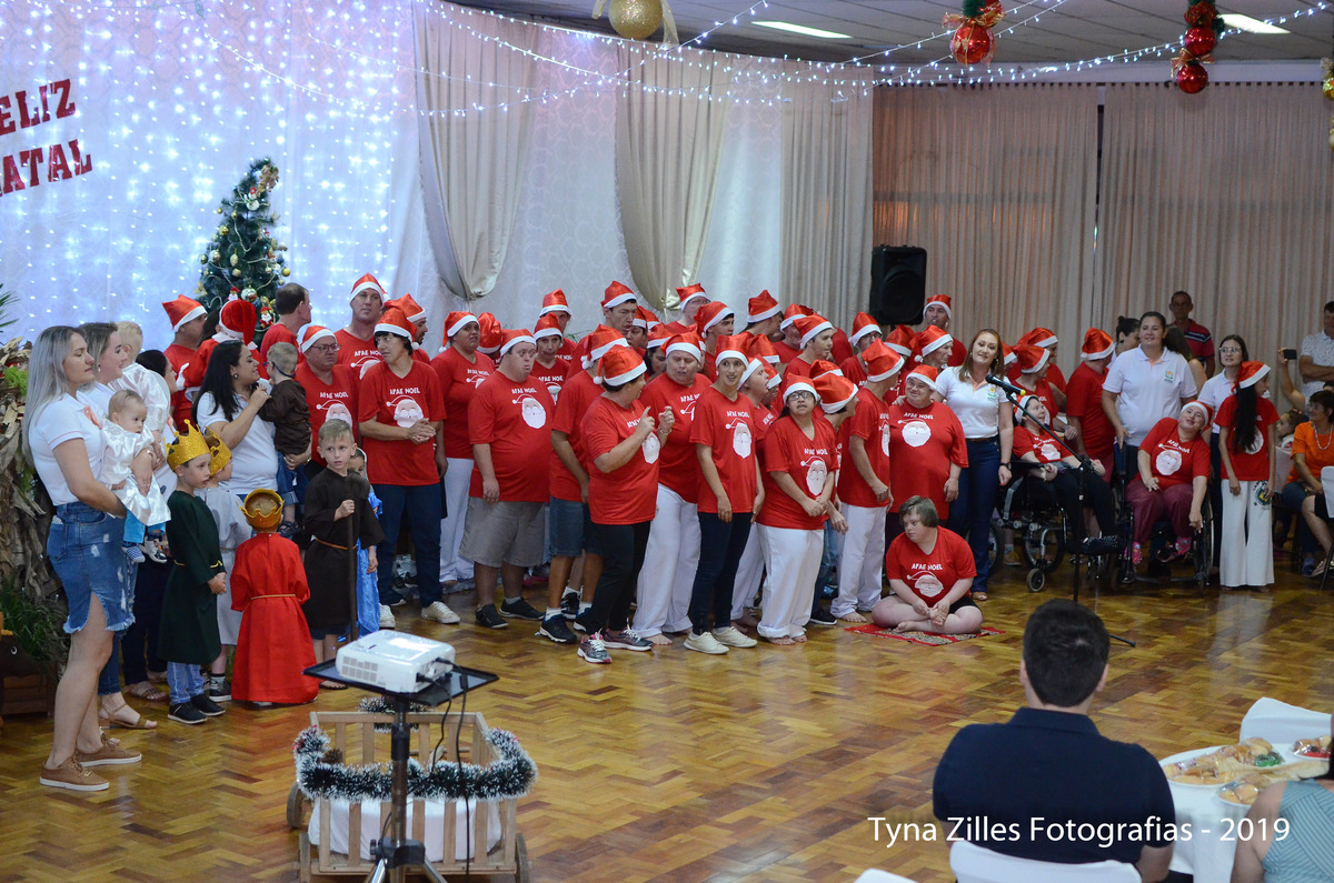 natal-apae-itapiranga-fotos-serviço-social-caridade-alunos-especiais-tyna-zilles-fotografias-foógrafa