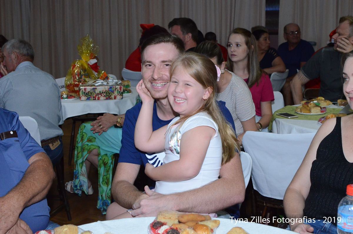 natal-apae-itapiranga-fotos-serviço-social-caridade-alunos-especiais-tyna-zilles-fotografias-foógrafa