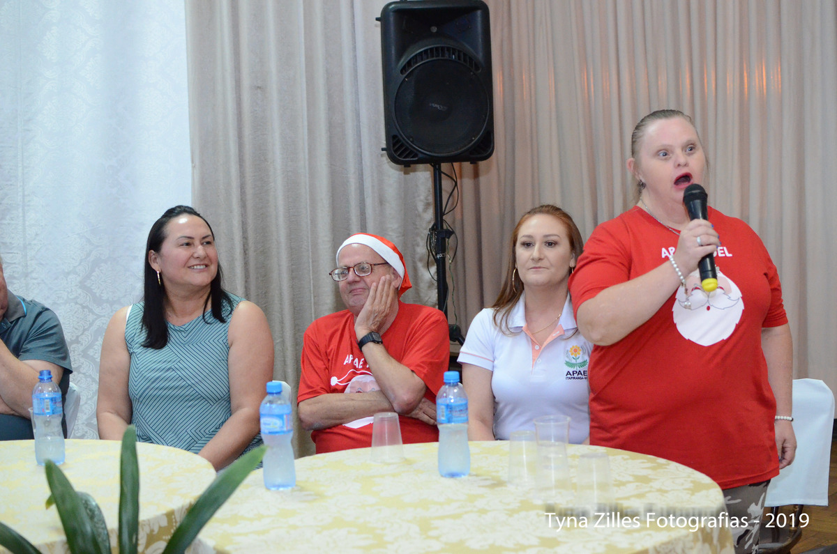 natal-apae-itapiranga-fotos-serviço-social-caridade-alunos-especiais-tyna-zilles-fotografias-foógrafa