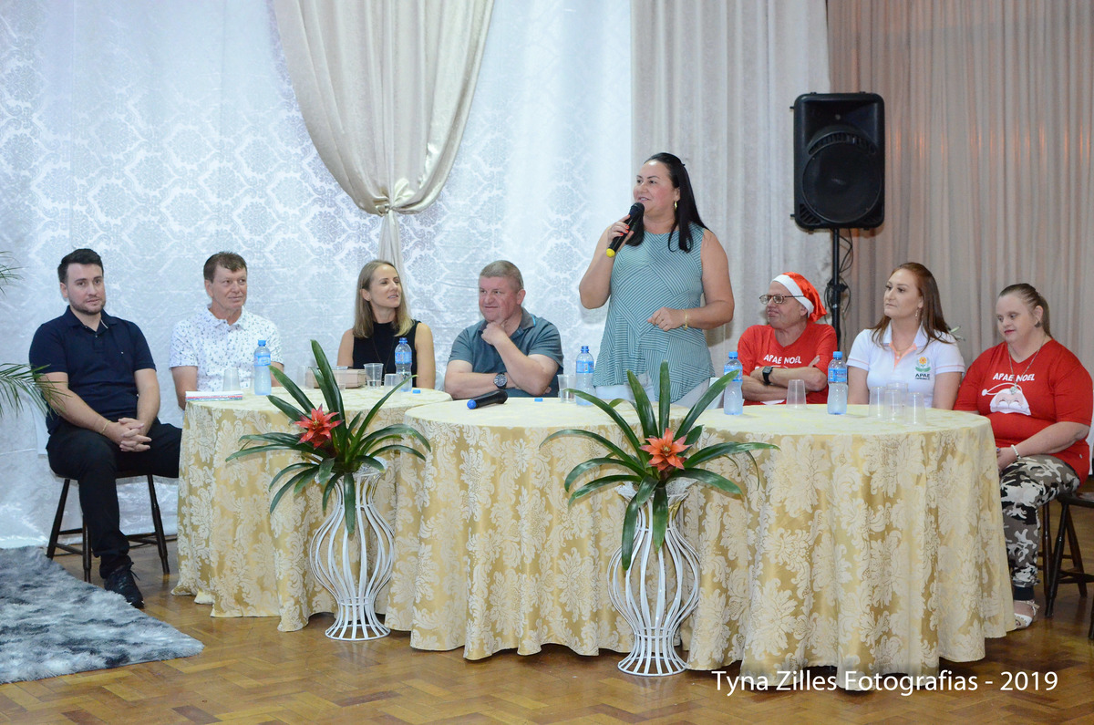 natal-apae-itapiranga-fotos-serviço-social-caridade-alunos-especiais-tyna-zilles-fotografias-foógrafa