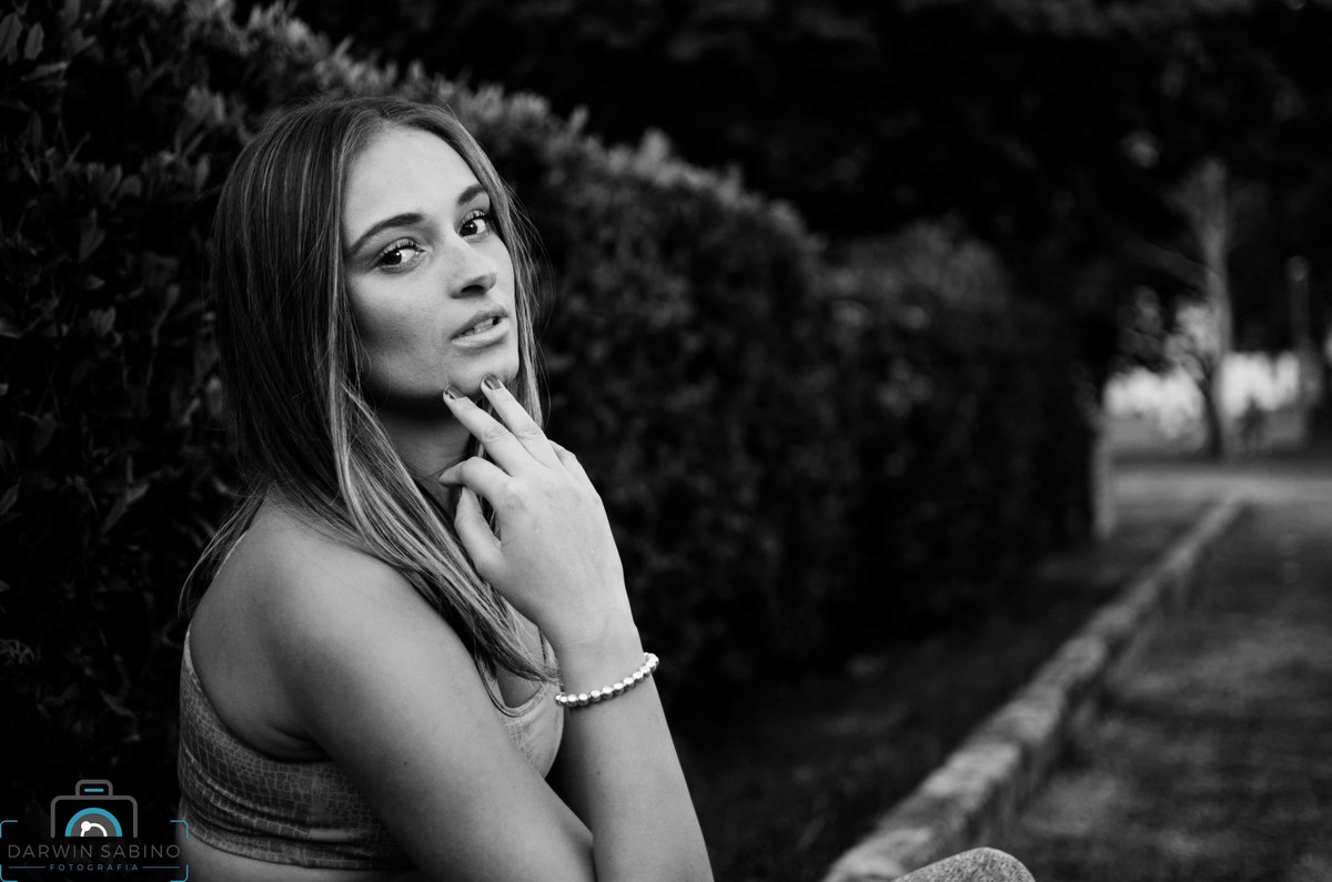 Foto com a modelo internacional Marília Lana, sessão de tarde , em um lindo bosque com linda natureza e um verde exuberante,foi radiante essa linda tarde.