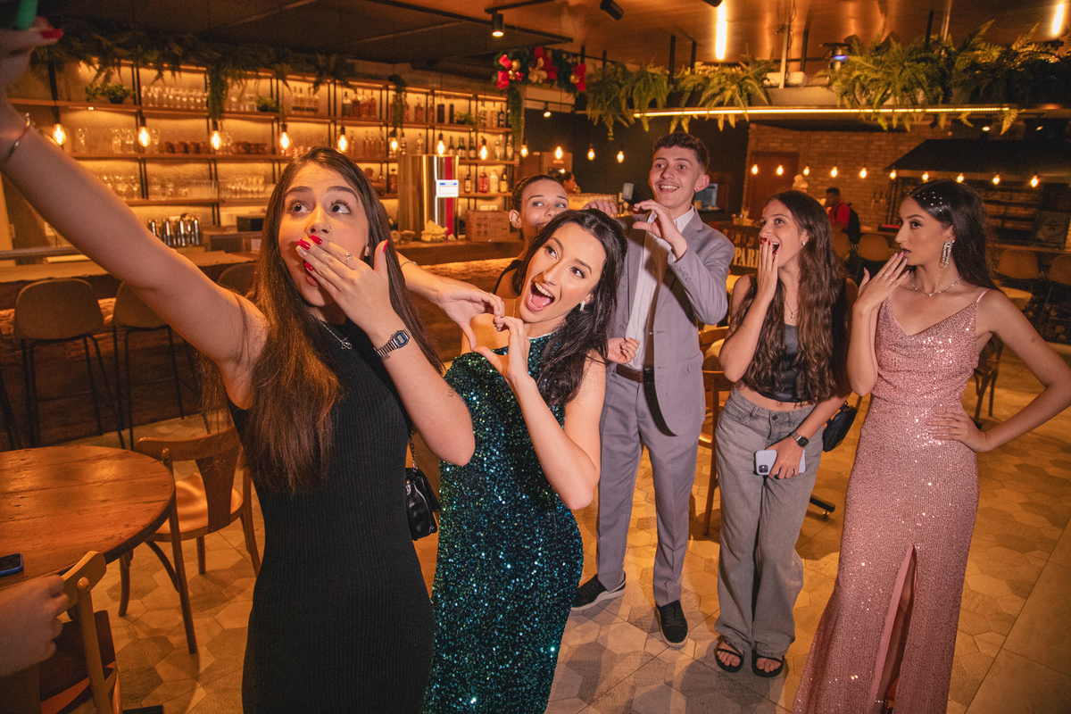 Foto da selfie dos formandos com os amigos