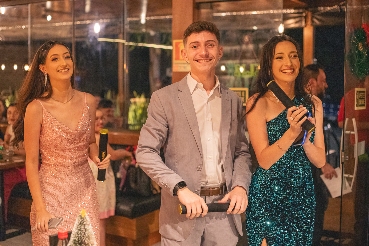 Formandos chegando no restaurante para a recepção