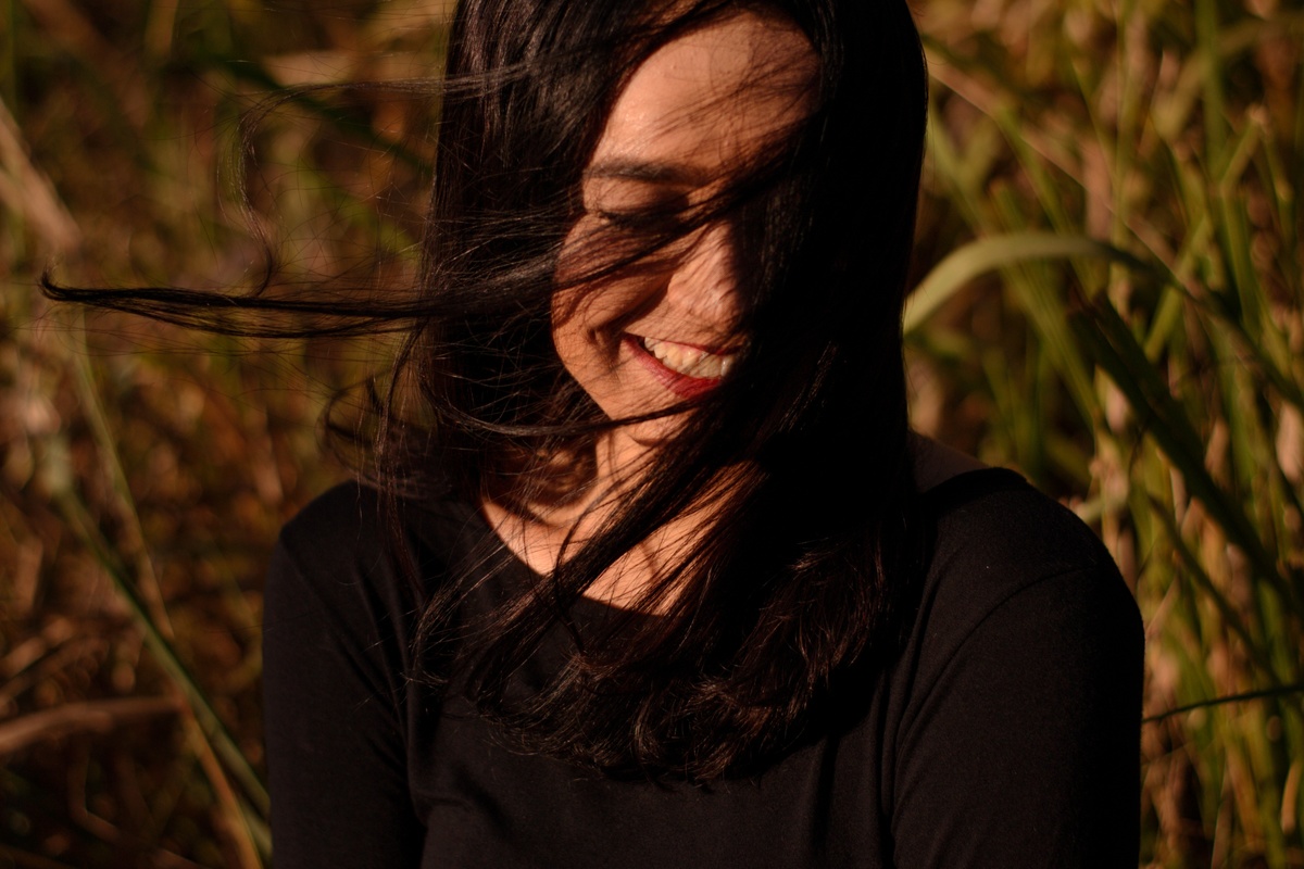 Luz de janela com calebo voando