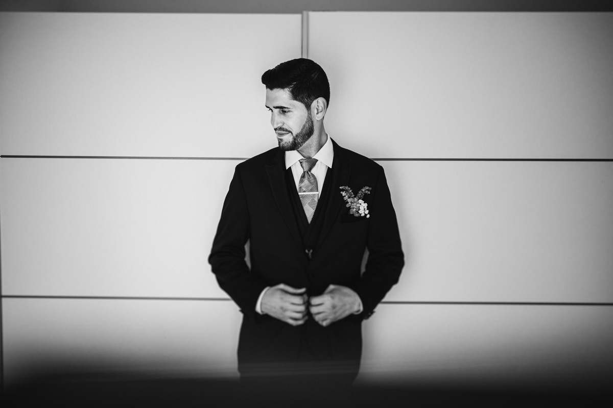 Preparação do noivo, retratos do noivo, fotografia criativas do noivo