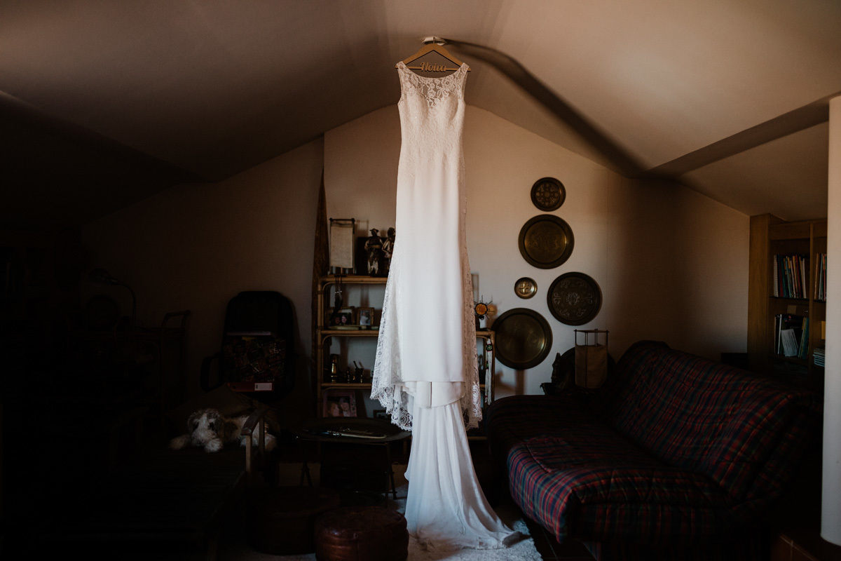 vestido de noiva pendurado