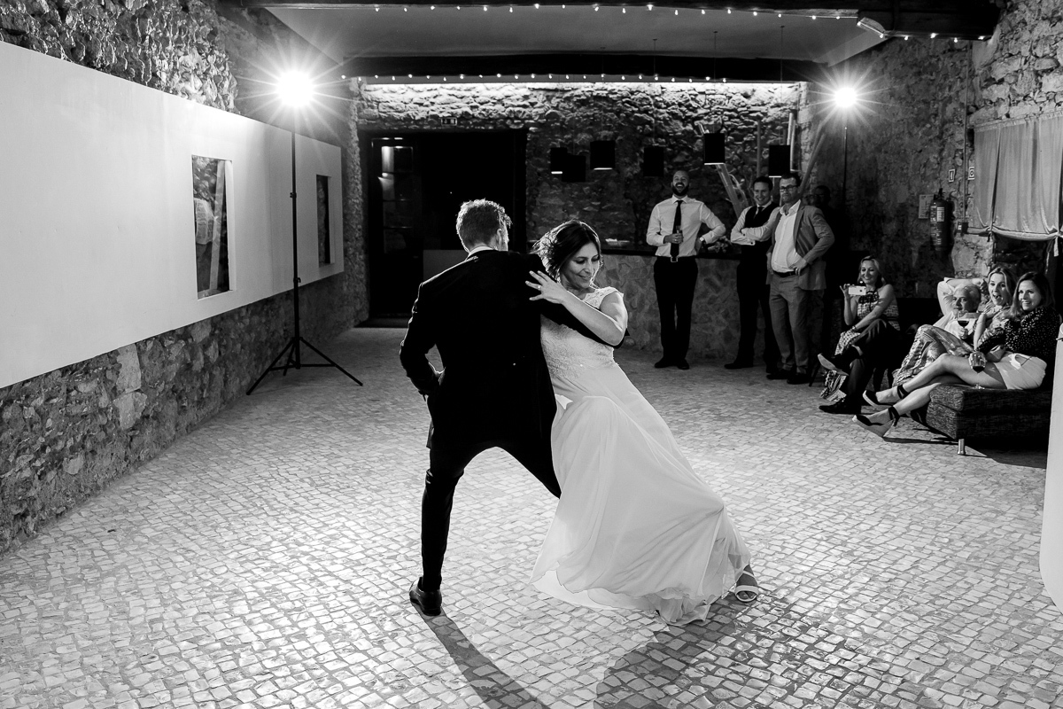 Fotografo de casamento Aveiro, Coimbra, Convento de Sandelgas, dança dos noivos