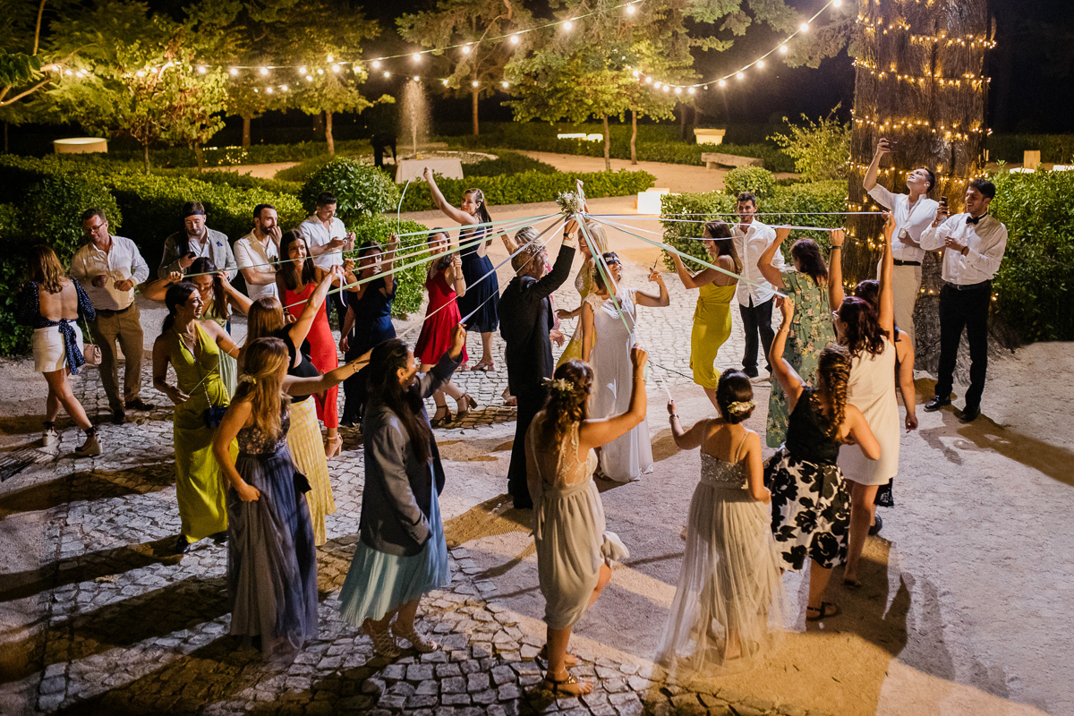 Fotografo de casamento Aveiro, Coimbra, Convento de Sandelgas, Festa de casamento, Lançamento do Bouquet, bouquet, fitas, ramo da noiva