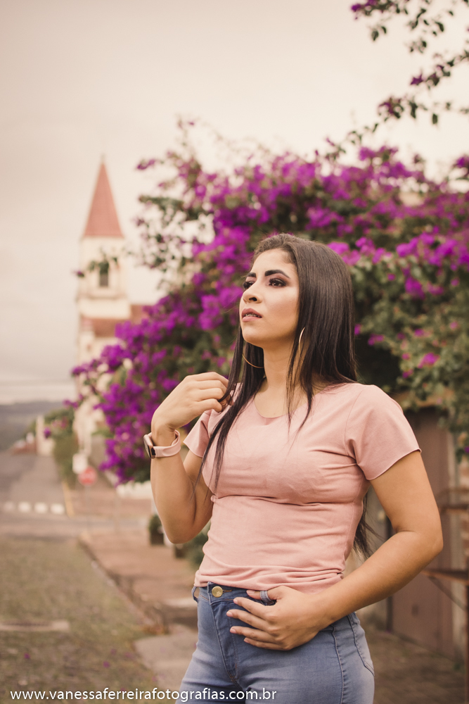 Ensaio feminino Jéssica Maiara, realizado em Santo Antônio da Patrulha, igreja da cidade alta, fotografia de Vanessa Ferreira Fotografias.