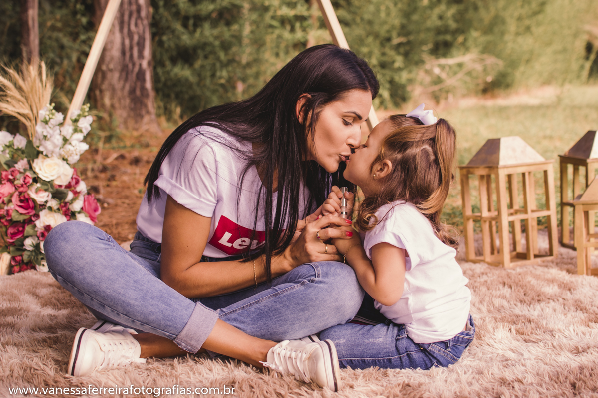 Ensaio especial Dia das Mães Gisele Bastos e filha, realizado em Caraá, fotografia de Vanessa Ferreira Fotografias