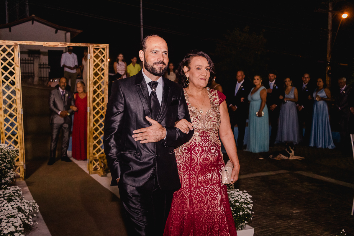Casamento do Emerson e Juliana, fotografo: Leandro Sales
Realizado na Capela de Nossa Senhora dos Pobres - Berilo MG
Festa: Recanto Beira Rio.

Jenipapo de Minas, Chapada do Norte
José Gonçalves de Minas
Virgem da Lapa
