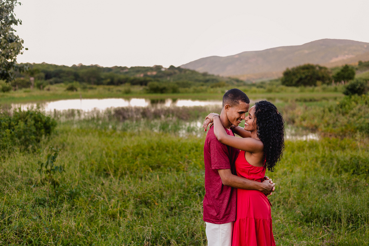 ensaio pré-wedding do Edson e da Diana realizado em Berilo pelo fotografo Leandro Sales
Atendendo cidades vizinhas, Chapada do Norte, Virgem da Lapa, José Gonçalves de Minas, Francisco Badaró, Jenipapo de Minas.