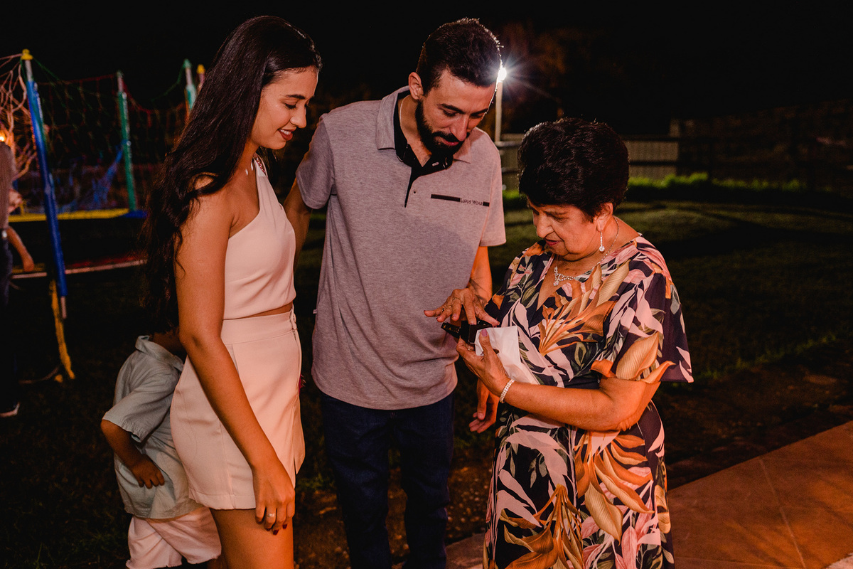 Festa de aniversário da Dona Dadinha em comemoração aos seus 80, realizada no Recanto Beira Rio - Berilo - Mg
Fotografia - Leandro Sales

#Berilo
#Virgem Da Lapa
#José Gonçalves de Minas
#Minas Novas
#Chapada do Norte
#Jenipapo de Minas
#Francisco Badaró