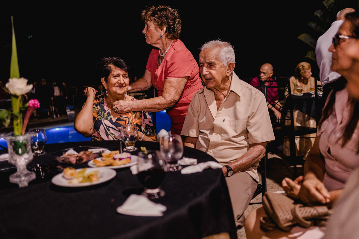 Festa de aniversário da Dona Dadinha em comemoração aos seus 80, realizada no Recanto Beira Rio - Berilo - Mg
Fotografia - Leandro Sales

#Berilo
#Virgem Da Lapa
#José Gonçalves de Minas
#Minas Novas
#Chapada do Norte
#Jenipapo de Minas
#Francisco Badaró