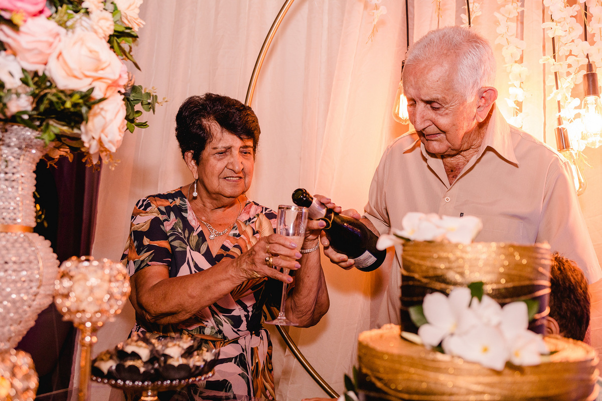 Festa de aniversário da Dona Dadinha em comemoração aos seus 80, realizada no Recanto Beira Rio - Berilo - Mg
Fotografia - Leandro Sales

#Berilo
#Virgem Da Lapa
#José Gonçalves de Minas
#Minas Novas
#Chapada do Norte
#Jenipapo de Minas
#Francisco Badaró