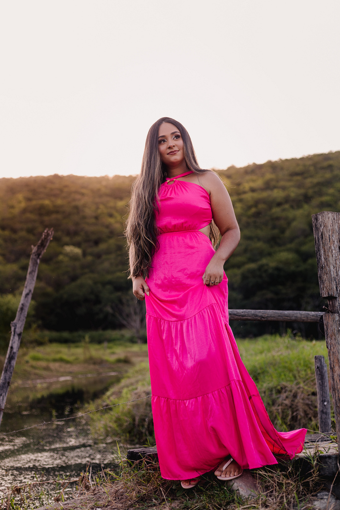 Ensaio Fotográfico da Isamara
realizado no espaço Painas & Pitoreska na BR367 sentido à Chapada do Norte
Fotografia - Leandro Sales

#Berilo
#Virgem da Lapa
#Francisco Badaró
#José Gonçalves de Minas
#Chapada do Norte
#Minas Novas
#Jenipapo de Minas