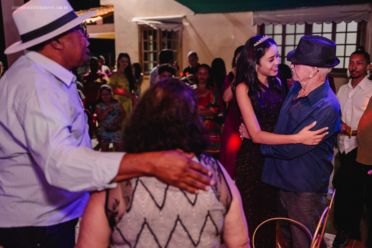 Aniversário de 15 anos da debutante Iza Maria, realizado em Berilo-Mg no espaço Recanto Beira Rio
 Fotografo Leandro Sales
Berilo
Virgem da Lapa
José Gonçalves de Minas
Jenipapo de Minas
Leliveldia
Francisco Badaró
Chapada do Norte
