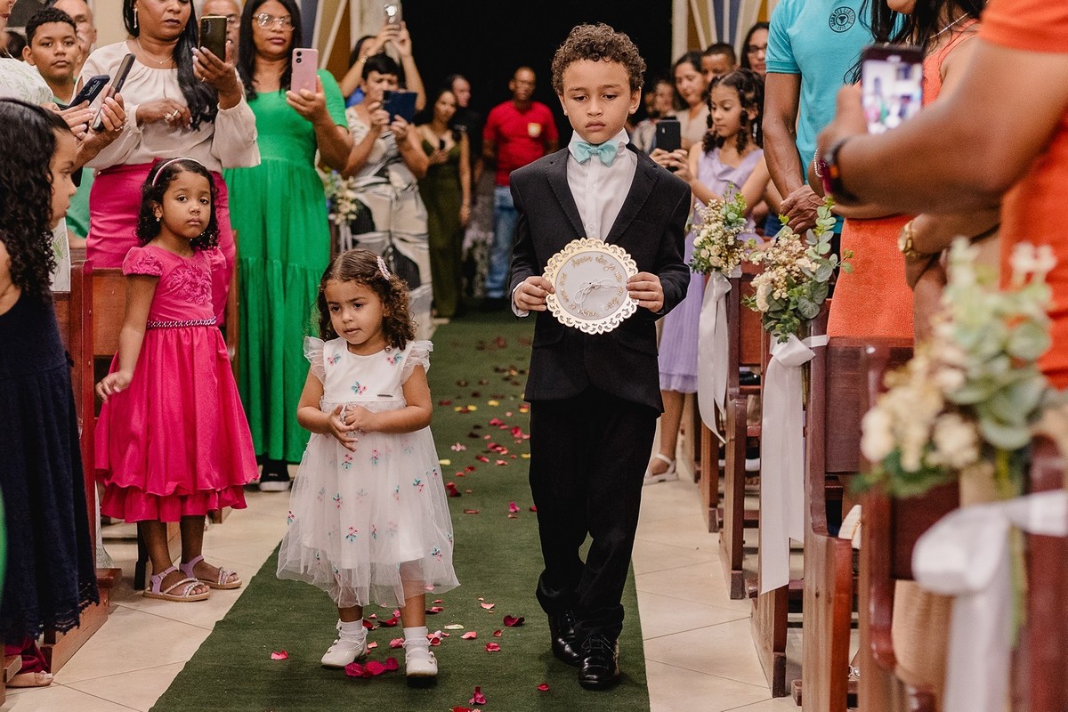 Casamento da Ivonete e Ademir
Realizado em Francisco Badaró - MG
Noivo, Noiva
Fotografo: Leandro Sales
Festa de casamento
Jenipapo de Minas
José Gonçalves de Minas
Chapada do Norte