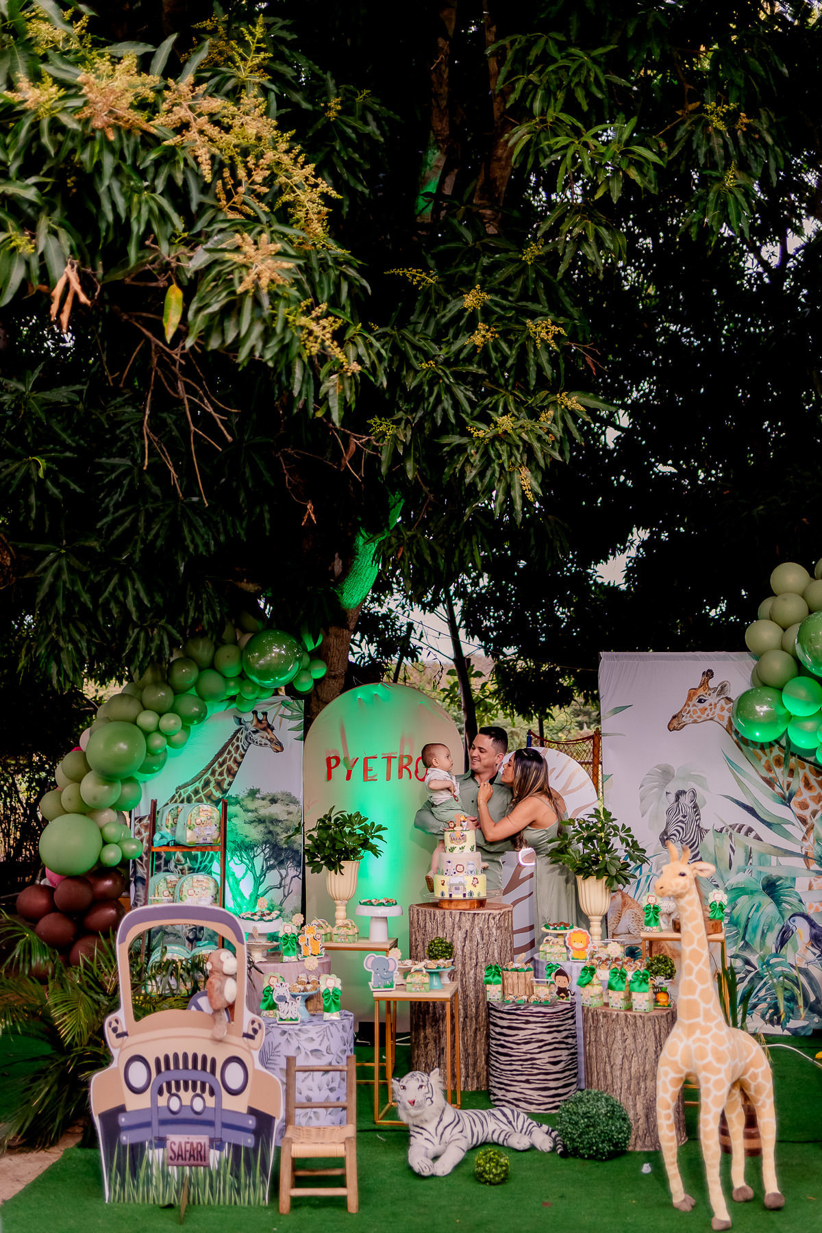 Aniversário Infantil de 1 ano do Pyetro, Fotografado por Leandro Sales no Sítio Santa Luzia em Jenipapo de Minas
Francisco Badaró
Berilo
Chapada do Norte
José Gonçalves de Minas