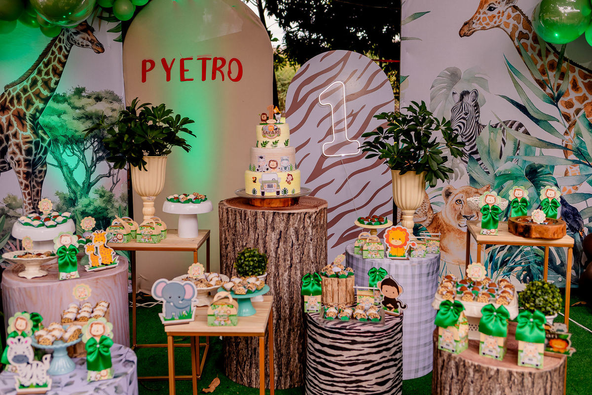 Aniversário Infantil de 1 ano do Pyetro, Fotografado por Leandro Sales no Sítio Santa Luzia em Jenipapo de Minas
Francisco Badaró
Berilo
Chapada do Norte
José Gonçalves de Minas