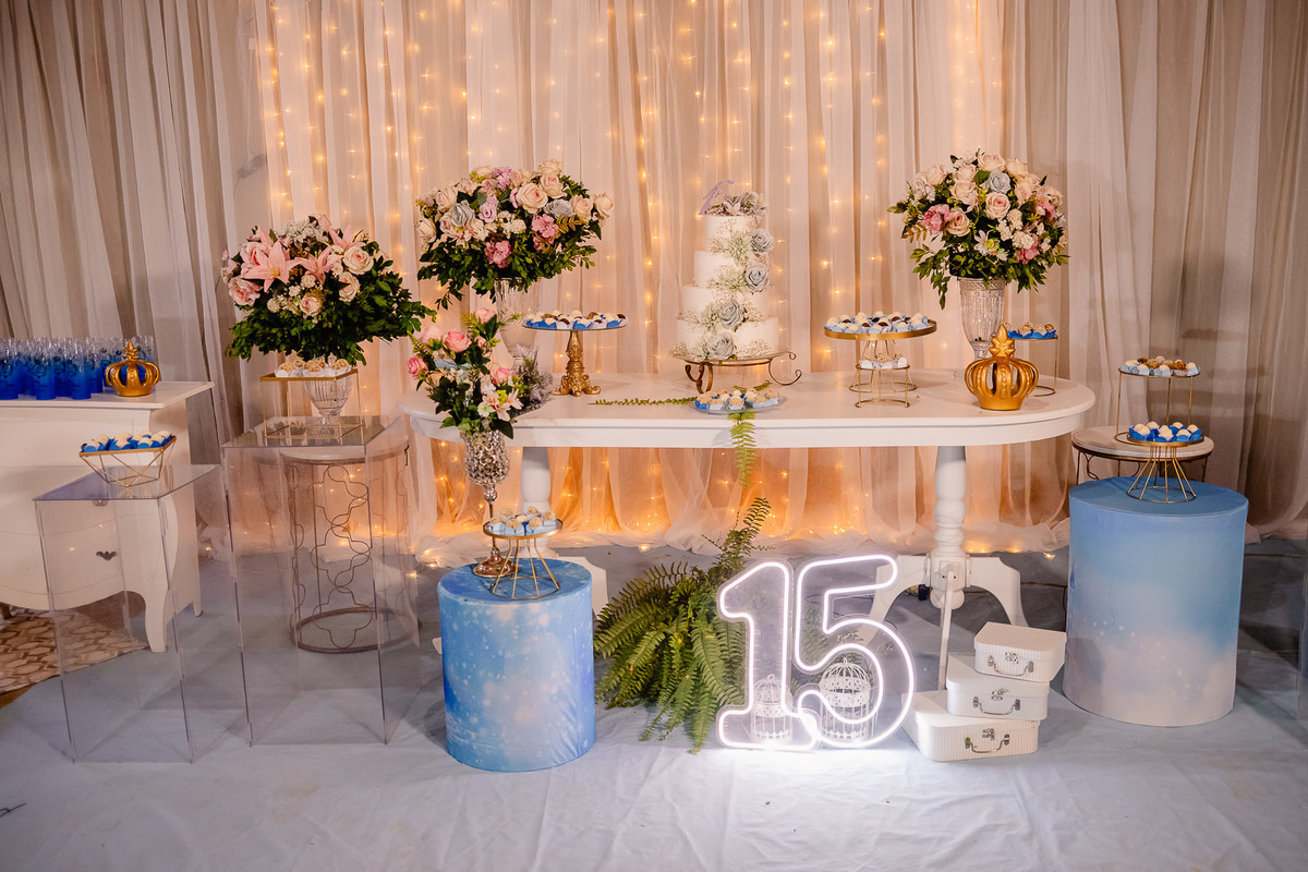 Festa de 15 anos - Debutante da Ana Clara, realizado na Fazenda Pinheiro em Berilo - MG 
Fotografo - Leandro Sales
Virgem da Lapa
Francisco Badaró
Jenipapo de Minas
José Gonçalves de Minas