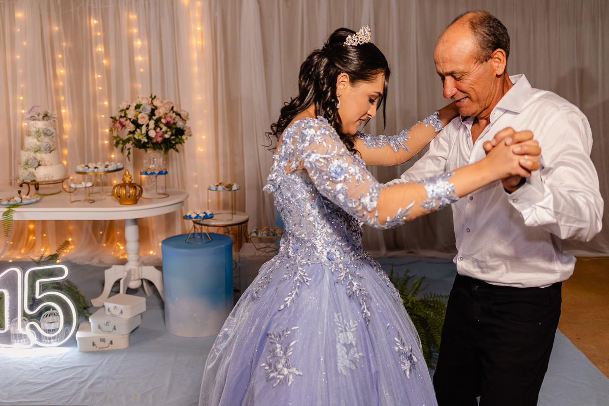 Festa de 15 anos - Debutante da Ana Clara, realizado na Fazenda Pinheiro em Berilo - MG 
Fotografo - Leandro Sales
Virgem da Lapa
Francisco Badaró
Jenipapo de Minas
José Gonçalves de Minas