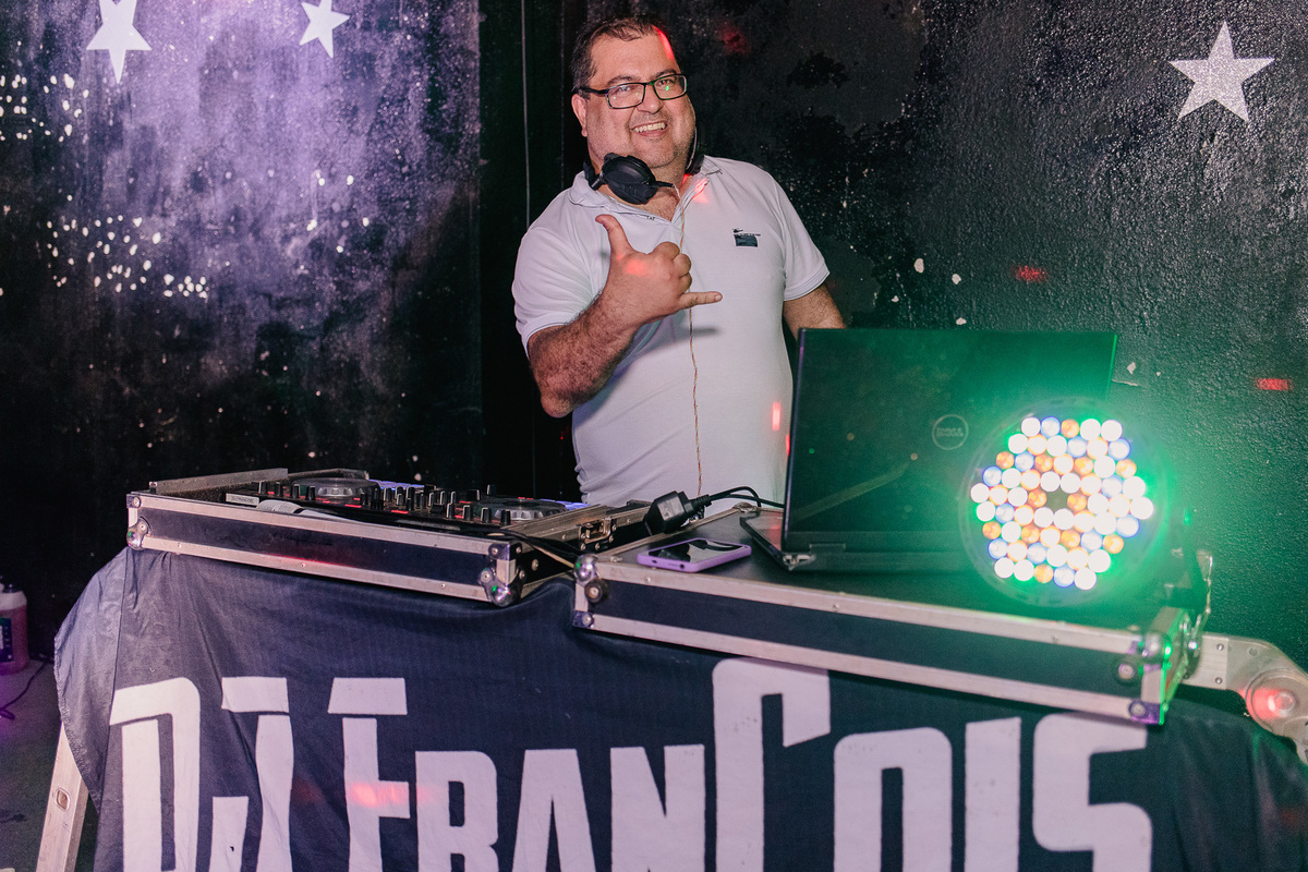 Festa de debutante - Aniversário de 15 anos da Maria Alice - Realizado em Jenipapo de Minas - MG 
Fotografado por Leandro Sales
Chapada do norte
Francisco Badaró
José Gonçalves de Minas