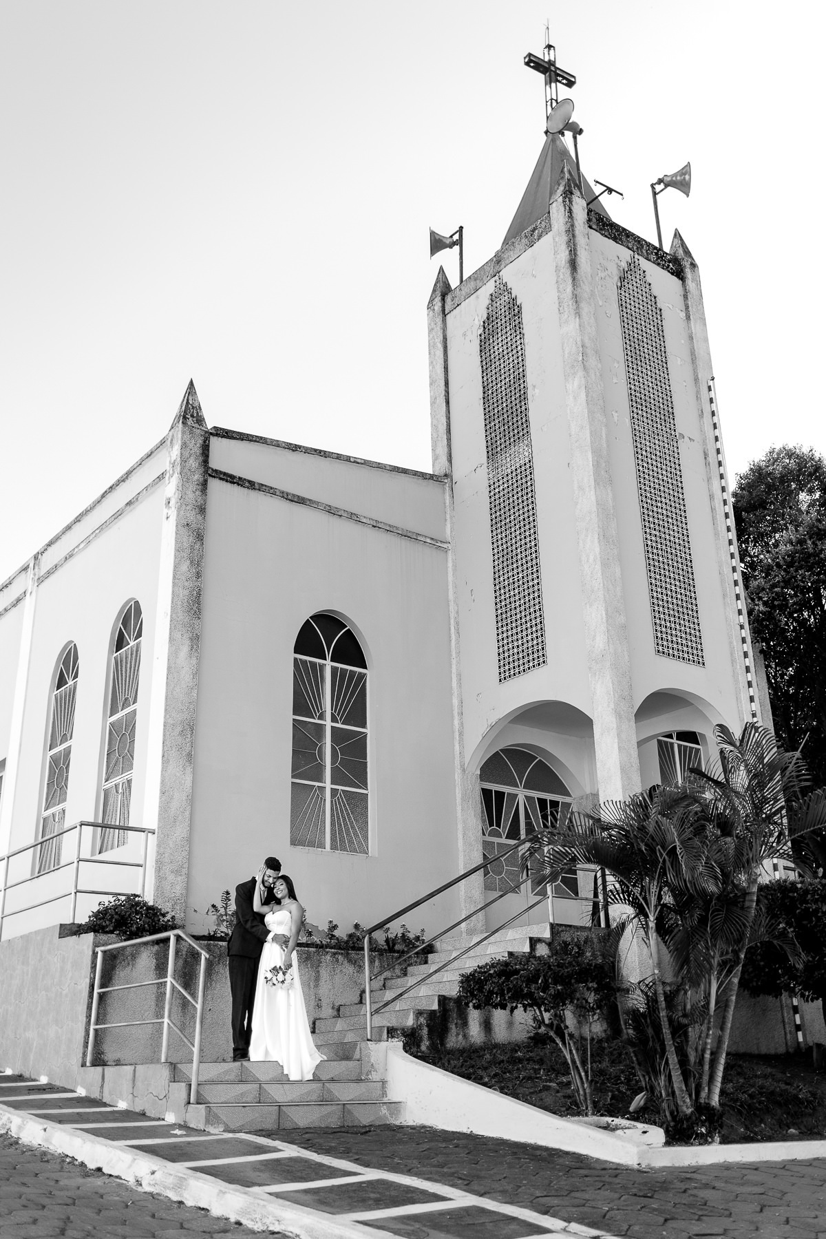Foto do casamento de João Vitor e Thais em Francisco Badaró MG, registrada por Leandro Sales, fotógrafo de casamento em Berilo e região do Vale do Jequitinhonha, com cerimônia religiosa e recepção no Sítio Santa Luzia, próximo a Jenipapo de Minas.