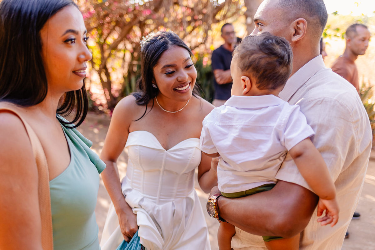 Foto do casamento de João Vitor e Thais em Francisco Badaró MG, registrada por Leandro Sales, fotógrafo de casamento em Berilo e região do Vale do Jequitinhonha, com cerimônia religiosa e recepção no Sítio Santa Luzia, próximo a Jenipapo de Minas.