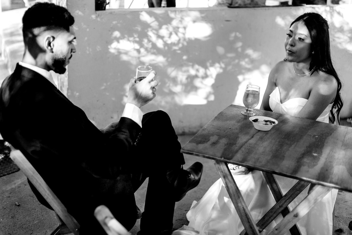 Foto do casamento de João Vitor e Thais em Francisco Badaró MG, registrada por Leandro Sales, fotógrafo de casamento em Berilo e região do Vale do Jequitinhonha, com cerimônia religiosa e recepção no Sítio Santa Luzia, próximo a Jenipapo de Minas.