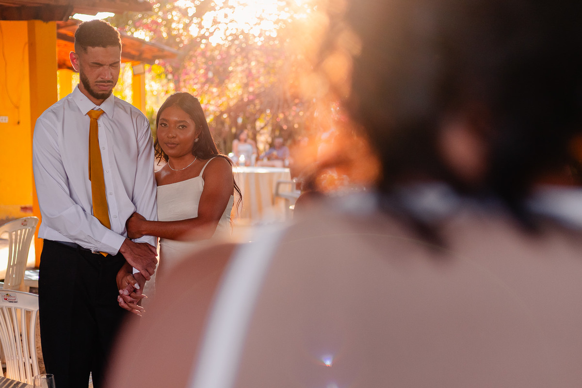 Foto do casamento de João Vitor e Thais em Francisco Badaró MG, registrada por Leandro Sales, fotógrafo de casamento em Berilo e região do Vale do Jequitinhonha, com cerimônia religiosa e recepção no Sítio Santa Luzia, próximo a Jenipapo de Minas.