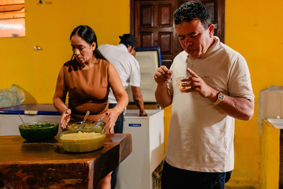 Foto do casamento de João Vitor e Thais em Francisco Badaró MG, registrada por Leandro Sales, fotógrafo de casamento em Berilo e região do Vale do Jequitinhonha, com cerimônia religiosa e recepção no Sítio Santa Luzia, próximo a Jenipapo de Minas.