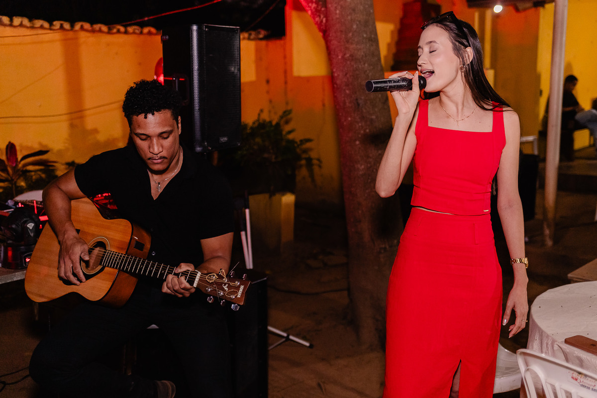 Foto do casamento de João Vitor e Thais em Francisco Badaró MG, registrada por Leandro Sales, fotógrafo de casamento em Berilo e região do Vale do Jequitinhonha, com cerimônia religiosa e recepção no Sítio Santa Luzia, próximo a Jenipapo de Minas.