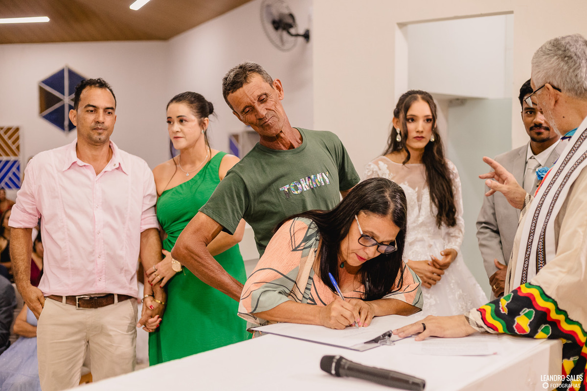 Foto do casamento de Márcia e Gener em Jenipapo de Minas MG, registrada por Leandro Sales, fotógrafo de casamento em Berilo e no Vale do Jequitinhonha, com foco em emoção, conexão e registros verdadeiros de um dia especial.
