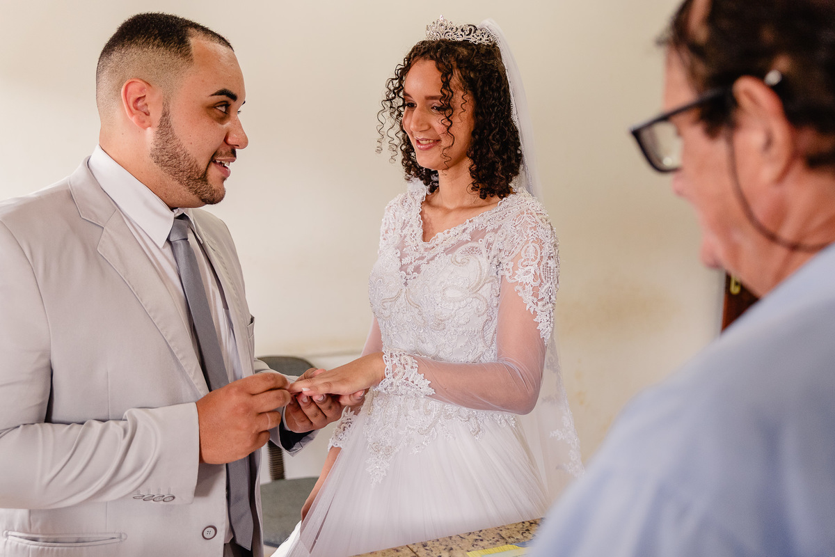 Casamento civil de Isabela e Samuel em José Gonçalves de Minas MG. Fotografia por Leandro Sales, fotógrafo de casamento em Berilo, Virgem da Lapa, Francisco Badaró, Jenipapo de Minas, Araçuaí