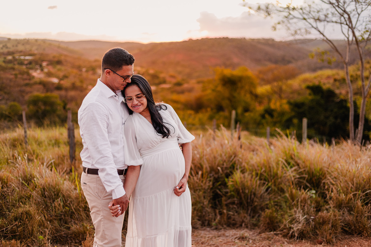 Ensaio de gestante, Neumar e Eunice fotografado por Leandro Sales em Berilo ao ar livre
Ensaio de casal, josé Gonçalves de Minas, Francisco Badaró, Jenipapo de Minas, Leliveldia, Araçuaí.