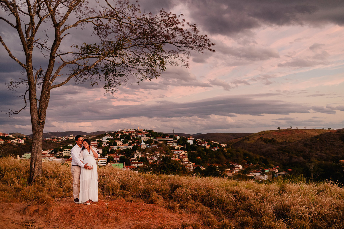 Ensaio de gestante, Neumar e Eunice fotografado por Leandro Sales em Berilo ao ar livre
Ensaio de casal, josé Gonçalves de Minas, Francisco Badaró, Jenipapo de Minas, Leliveldia, Araçuaí.
