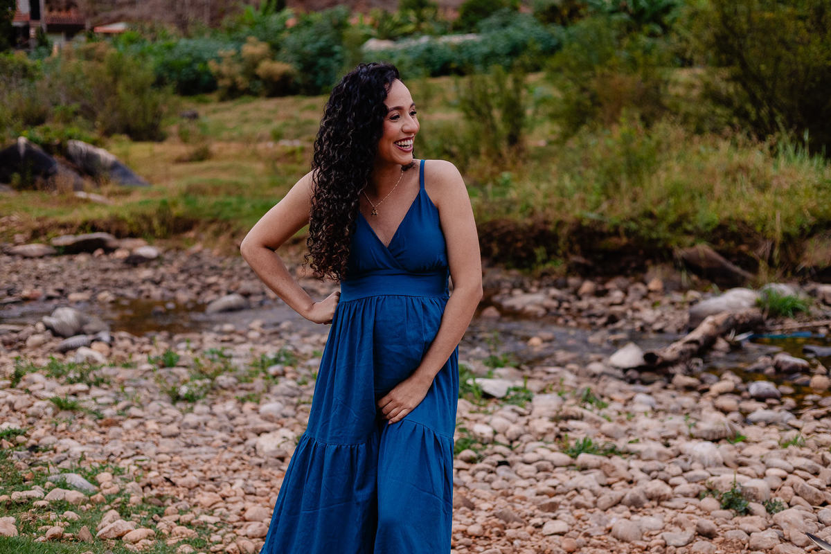 Ensaio de gestante, Lívia Mattos fotografado por Leandro Sales em Berilo ao ar livre
Ensaio de casal, josé Gonçalves de Minas, Francisco Badaró, Jenipapo de Minas, Leliveldia, Araçuaí.