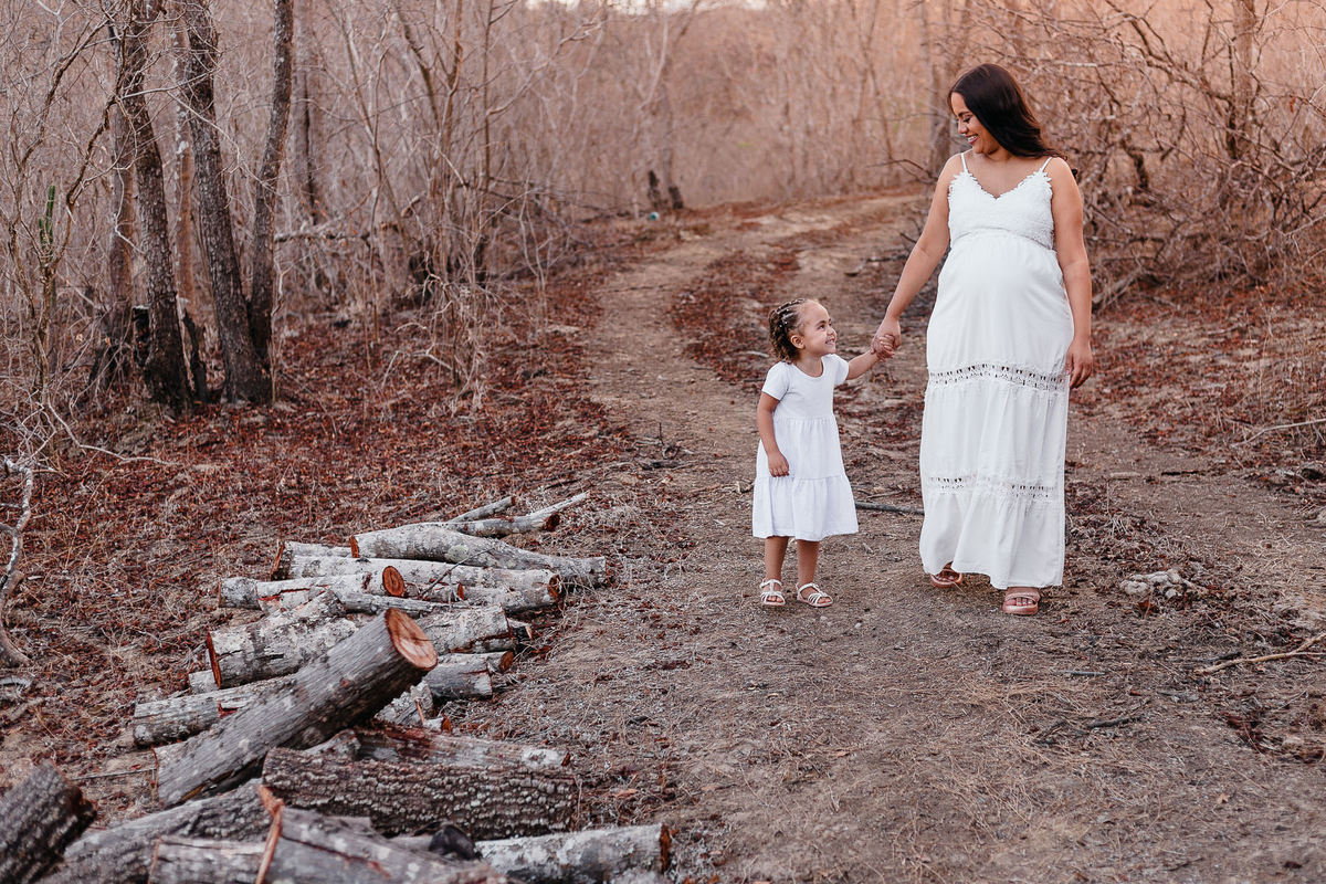 Ensaio de Gestante da Camila, Fotografado por Leandro Sales em Berilo, ensaio ao ar livre de família, chapada do norte
José Gonçalves de Minas, Francisco Badaró, Jenipapo de Minas, Araçuaí